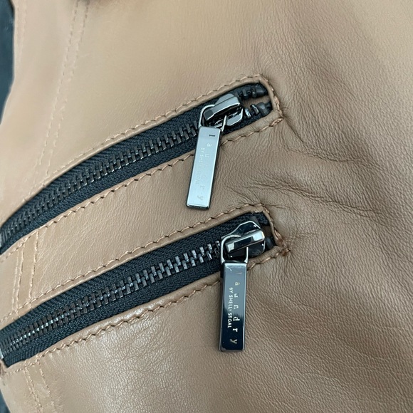 Two-tone leather jacket - Picture 7 of 8